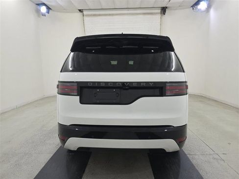 Used 2024 Land Rover Discovery Dynamic SE AWD/4WD image 5