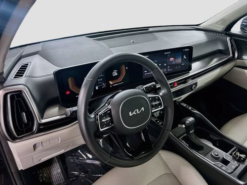 Certified 2024 Kia Sorento S w/ Panoramic Sunroof Package FWD image 9