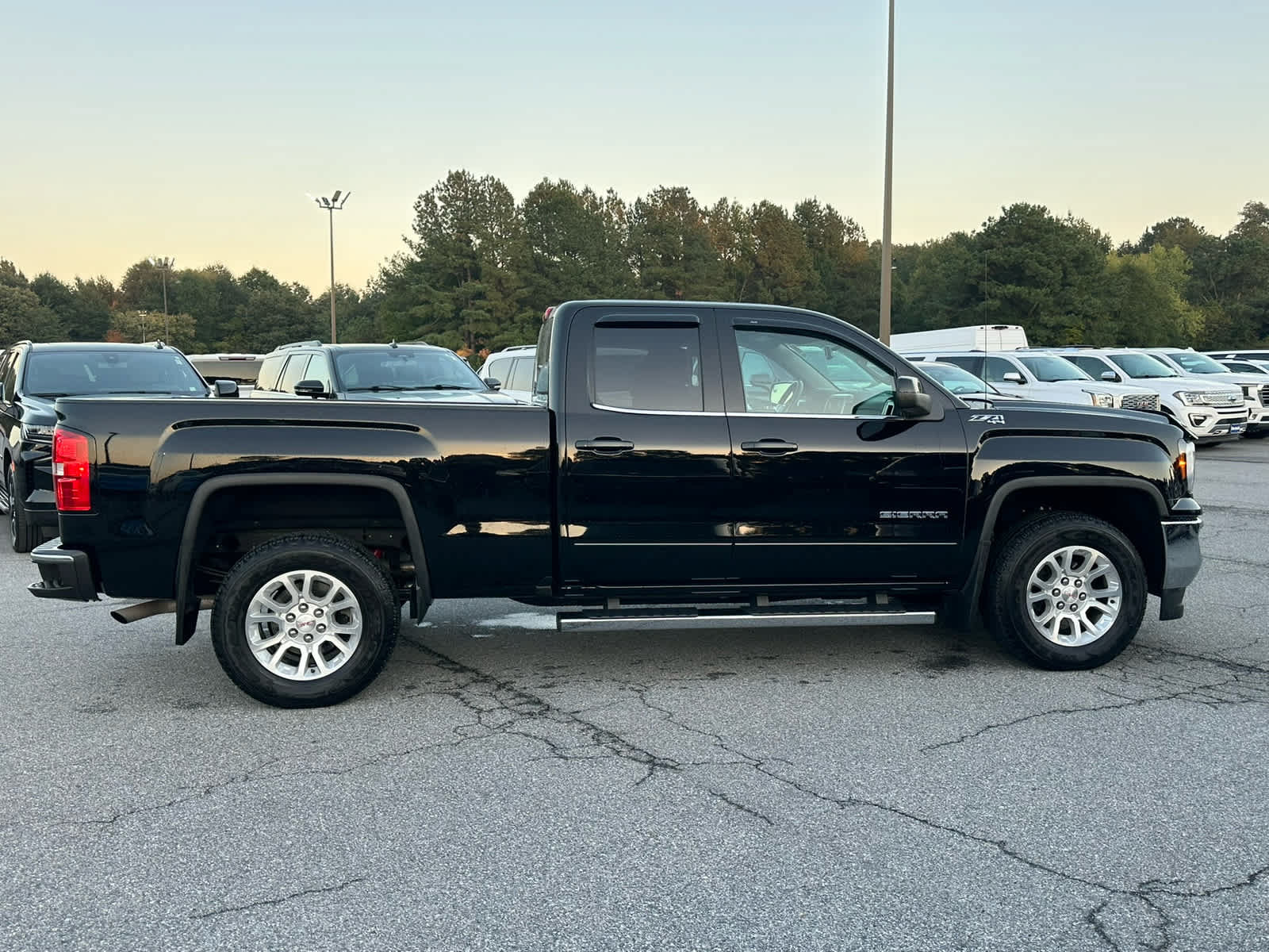 Used 2019 GMC Sierra 1500 SLE w/ SLE Value Package AWD/4WD image 7