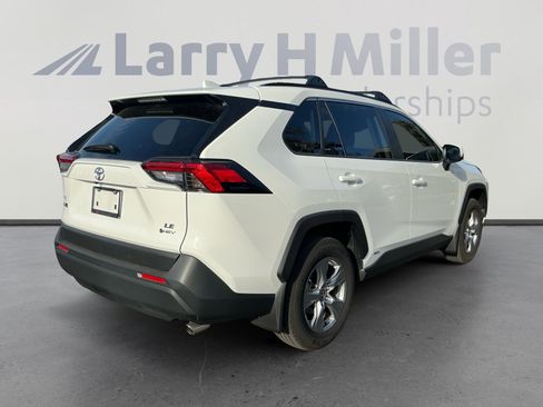 Certified 2025 Toyota RAV4 LE AWD/4WD image 5