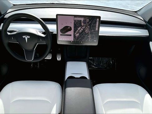 Used 2021 Tesla Model Y Long Range image 14