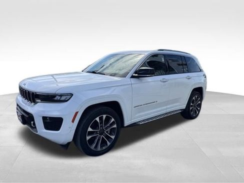 Used 2023 Jeep Grand Cherokee Overland w/ Luxury Tech Group IV image 3