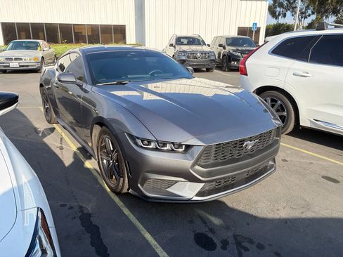 Used 2025 Ford Mustang Coupe RWD image 2