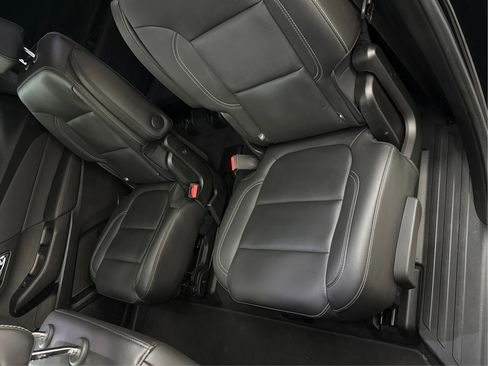 Used 2023 Chevrolet Traverse LT w/ LT Premium Package AWD/4WD image 48