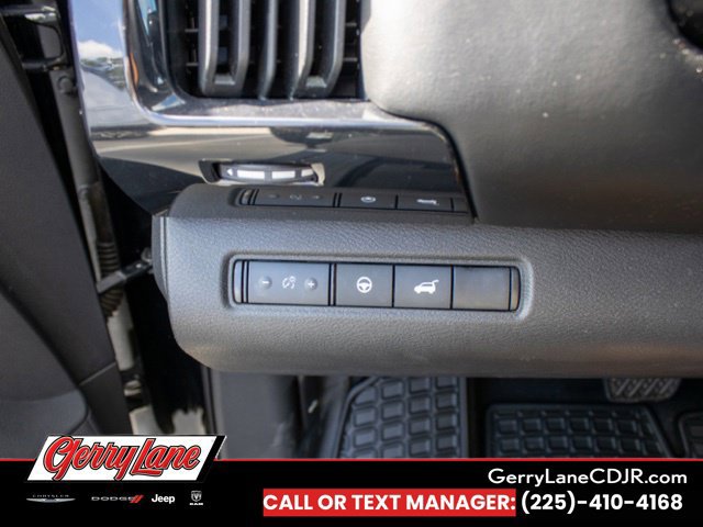 Used 2025 Nissan Pathfinder SV FWD image 9
