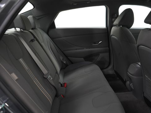 Used 2025 Hyundai Elantra SEL image 12