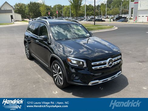 Used 2022 Mercedes-Benz GLB 250 4MATIC image 1