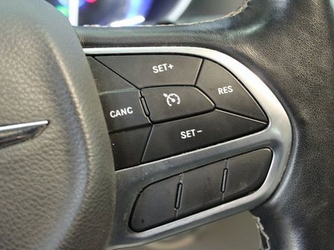 Used 2020 Chrysler Pacifica Touring-L image 20