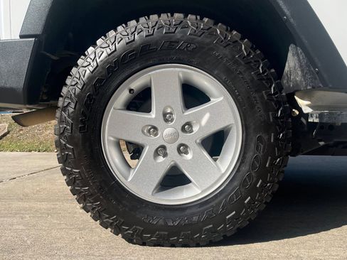 Used 2018 Jeep Wrangler Sport image 13