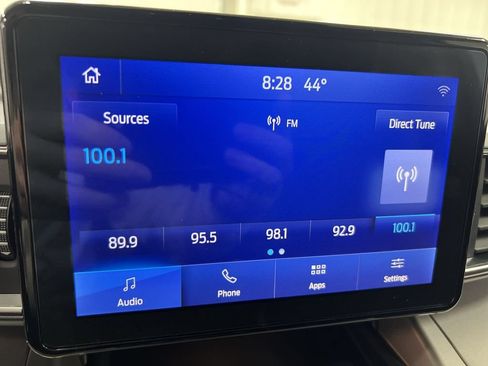 Used 2021 Ford Explorer XLT w/ Equipment Group 202A AWD/4WD image 13