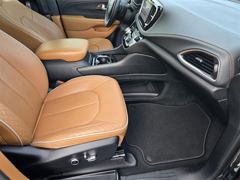 Used 2021 Chrysler Pacifica Pinnacle image 13