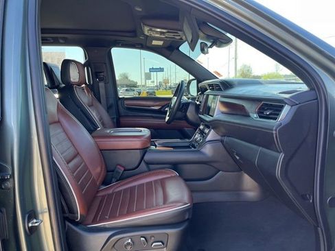 Used 2024 GMC Yukon XL Denali Ultimate AWD/4WD image 19