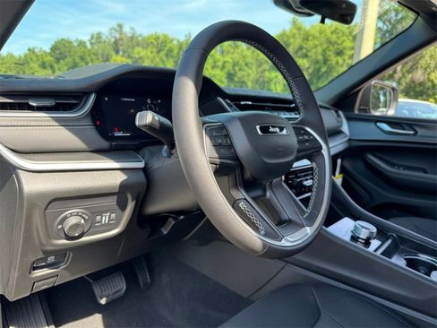 New 2025 Jeep Grand Cherokee L Laredo w/ Luxury Tech Group I image 33