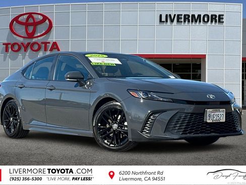 Certified 2025 Toyota Camry SE w/ Convenience Package image 1