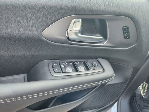 New 2026 Chrysler Pacifica Select w/ S Appearance Package image 11