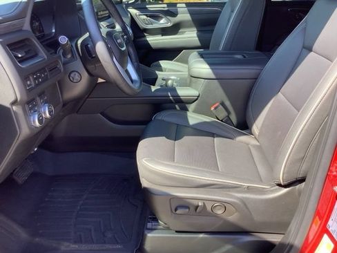 Used 2022 GMC Yukon XL SLT w/ SLT Premium Package AWD/4WD image 9