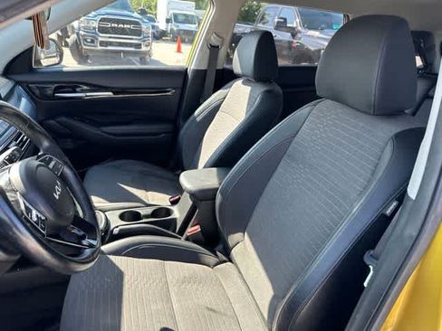 Used 2022 Kia Seltos S AWD/4WD image 3