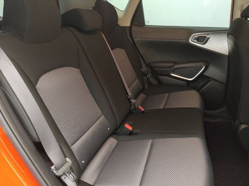 Used 2023 Kia Soul LX image 19