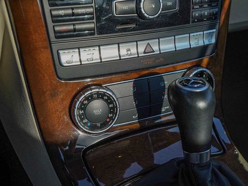 Used 2015 Mercedes-Benz SLK 250 w/ Premium Package image 17