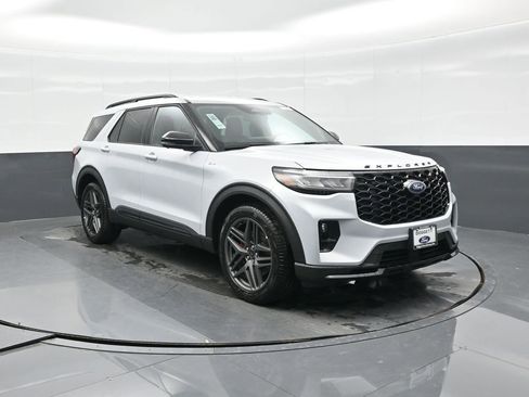 New 2026 Ford Explorer ST-Line w/ ST-Line Street Pack RWD image 15