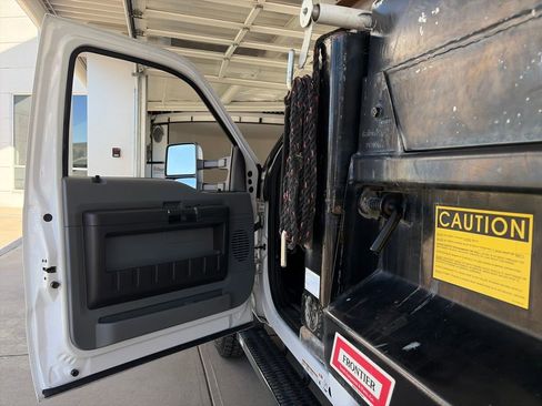 Used 2016 Ford F550 4x4 Regular Cab Super Duty image 9