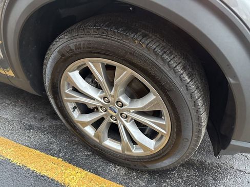 Used 2022 Ford Explorer XLT w/ Equipment Group 202A image 21