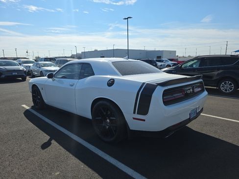 Used 2016 Dodge Challenger R/T Scat Pack w/ Leather Interior Group RWD image 6