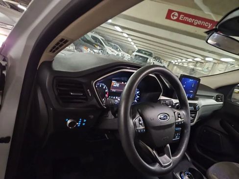 Used 2020 Ford Escape SE image 11