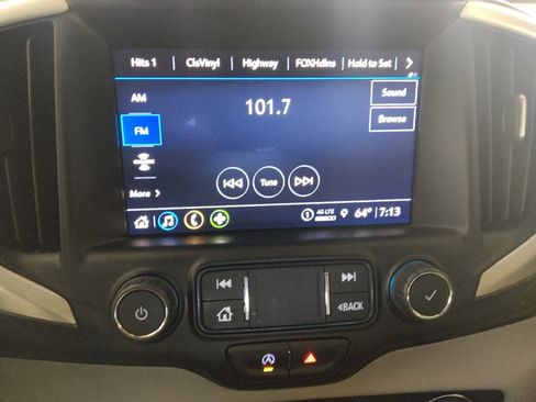 Used 2024 GMC Terrain SLT AWD/4WD image 25