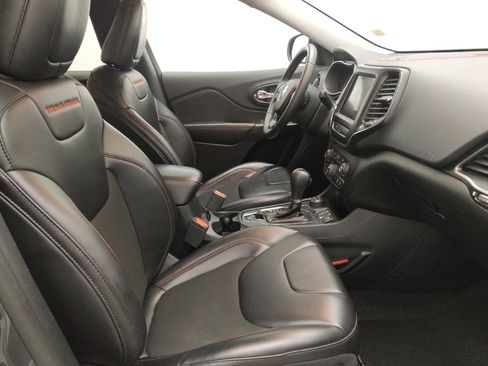 Used 2019 Jeep Cherokee Trailhawk w/ Trailer Tow Group image 21