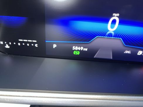 Certified 2025 Volkswagen Taos SE image 21