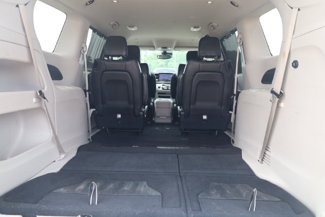 Certified 2024 Chrysler Pacifica Touring-L FWD image 36