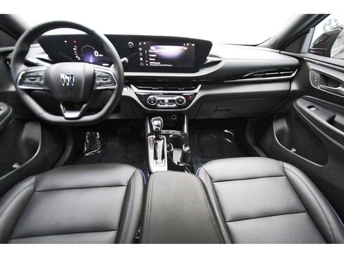 Used 2024 Buick Envista Sport Touring w/ Convenience I Package FWD image 7
