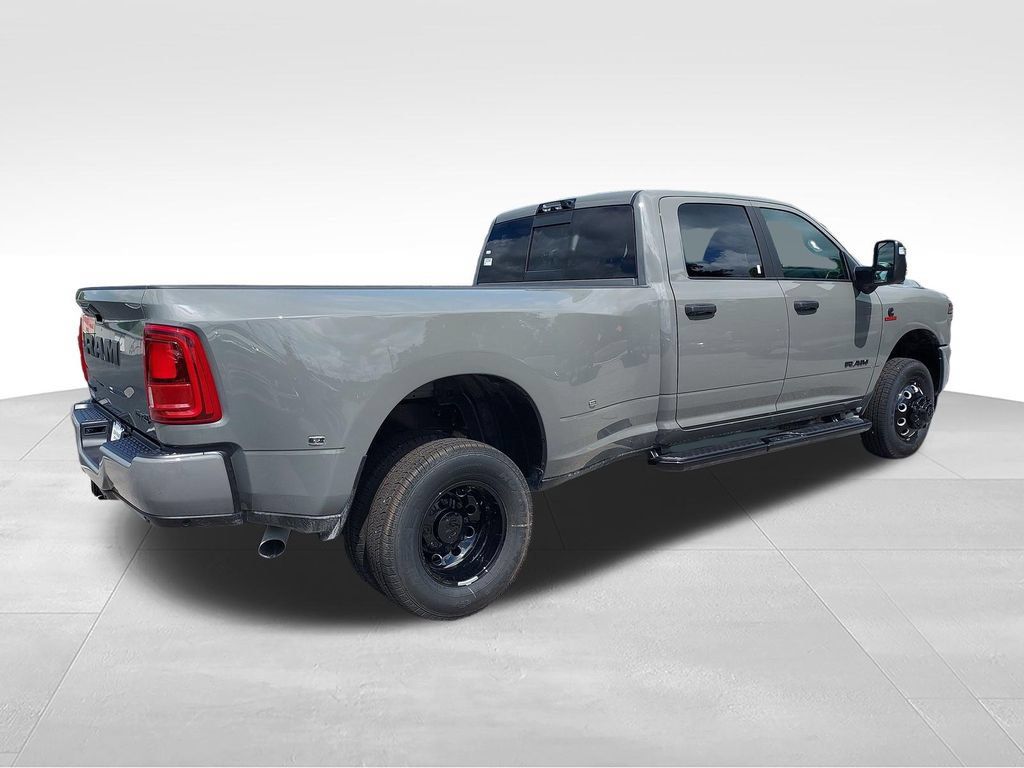 New 2026 RAM 3500 Big Horn AWD/4WD image 5