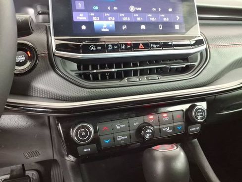 Used 2025 Jeep Compass Trailhawk AWD/4WD image 22