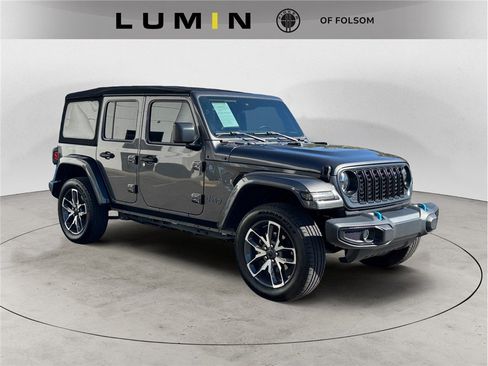 Used 2024 Jeep Wrangler Unlimited AWD/4WD image 7