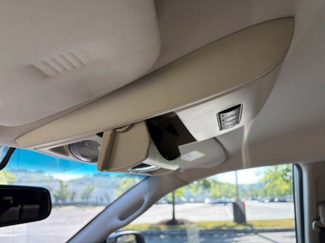Used 2016 Dodge Grand Caravan SXT w/ UConnect Hands-Free Group FWD image 32