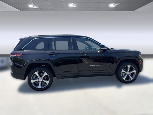 Used 2025 Jeep Grand Cherokee Limited AWD/4WD image 8