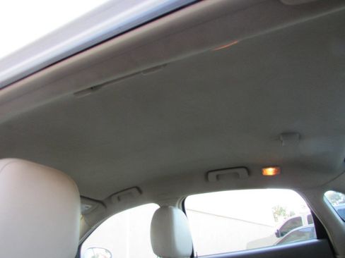 Used 2006 Buick LaCrosse CXL w/ Driver Confidence Package image 28