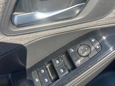 Used 2022 Nissan Rogue SV FWD image 13