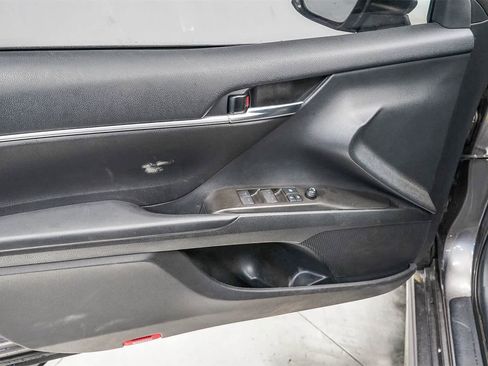 Used 2021 Toyota Camry SE image 21