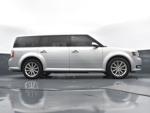 Used 2019 Ford Flex Limited image 21