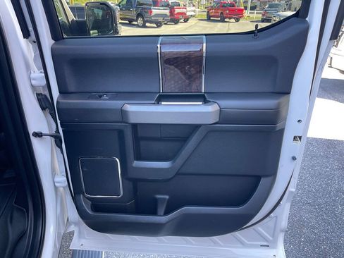 Used 2016 Ford F150 Platinum w/ Equipment Group 701A Luxury AWD/4WD image 36