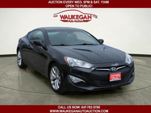 Used 2014 Hyundai Genesis 2.0T image 3