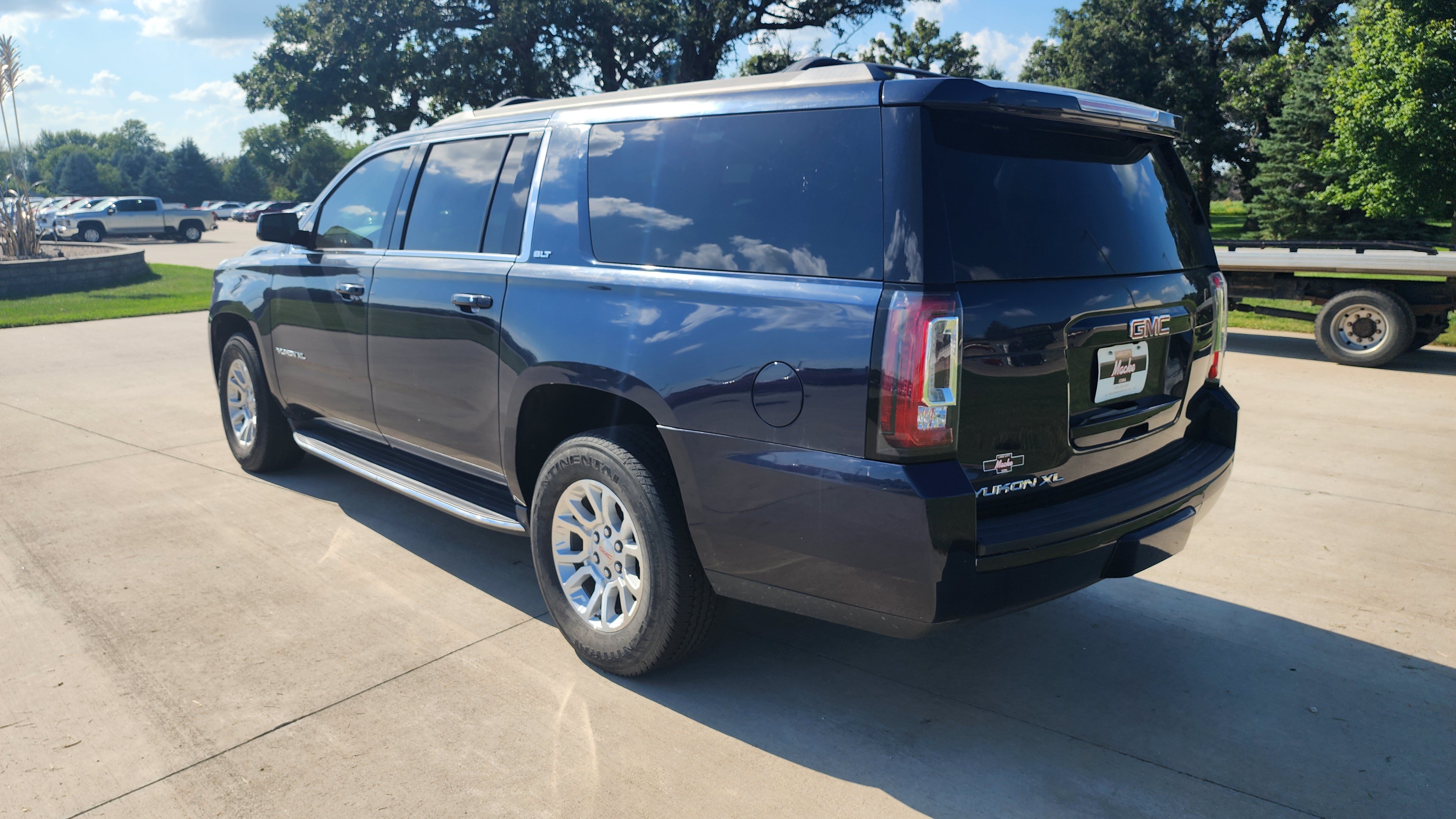 Used 2018 GMC Yukon XL SLT w/ Open Road Package AWD/4WD image 7