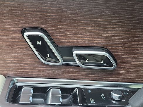 New 2025 Land Rover Range Rover SE image 30