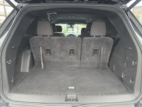 Used 2023 Chevrolet Traverse LT FWD image 28