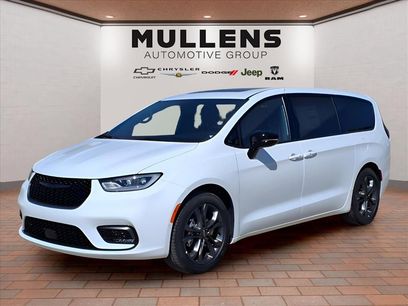 New 2026 Chrysler Pacifica Select