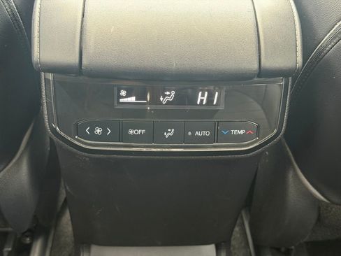 Used 2021 Toyota Highlander XLE image 27