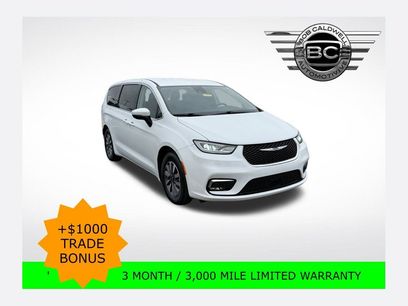 Used 2023 Chrysler Pacifica Touring-L